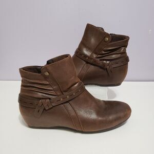 Baretraps Brown Faux Leather Porter Zip Ankle Boots Women's Sz 7.5M